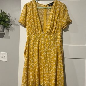 Size medium deep v floral dress